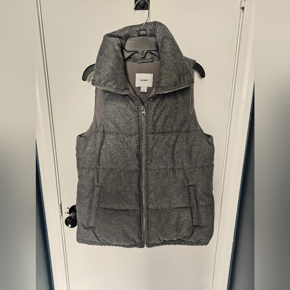 Old Navy sleeveless fleece puffer coat